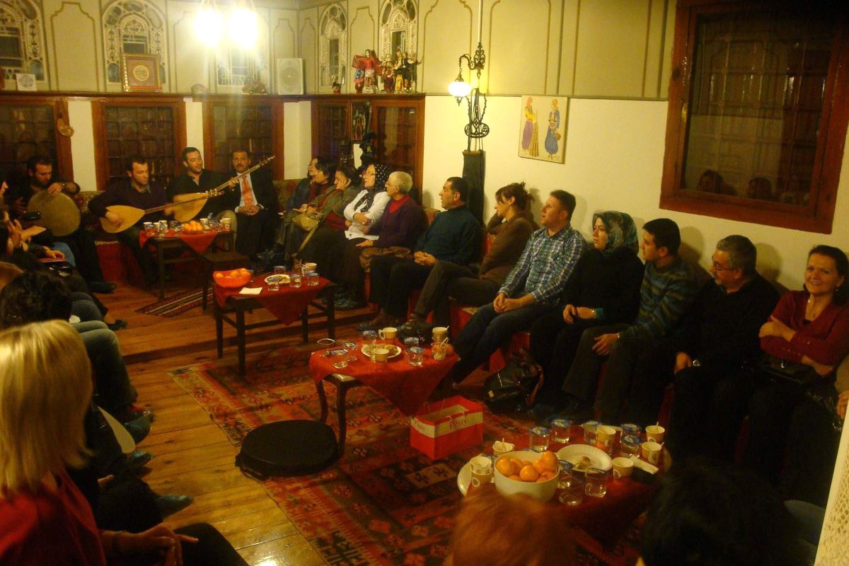 Konak Türkülerle İnledi