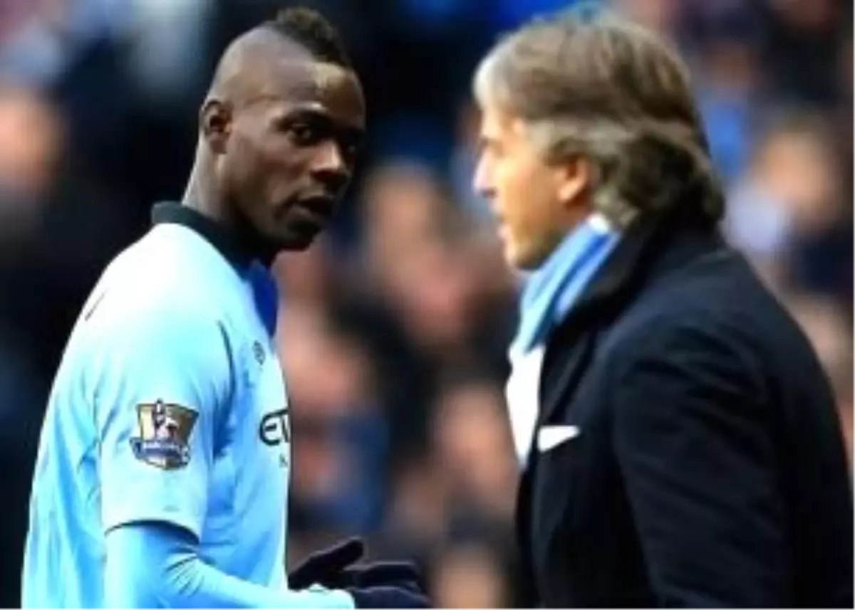 Balotelli, Mancini\'ye Saldırdı!