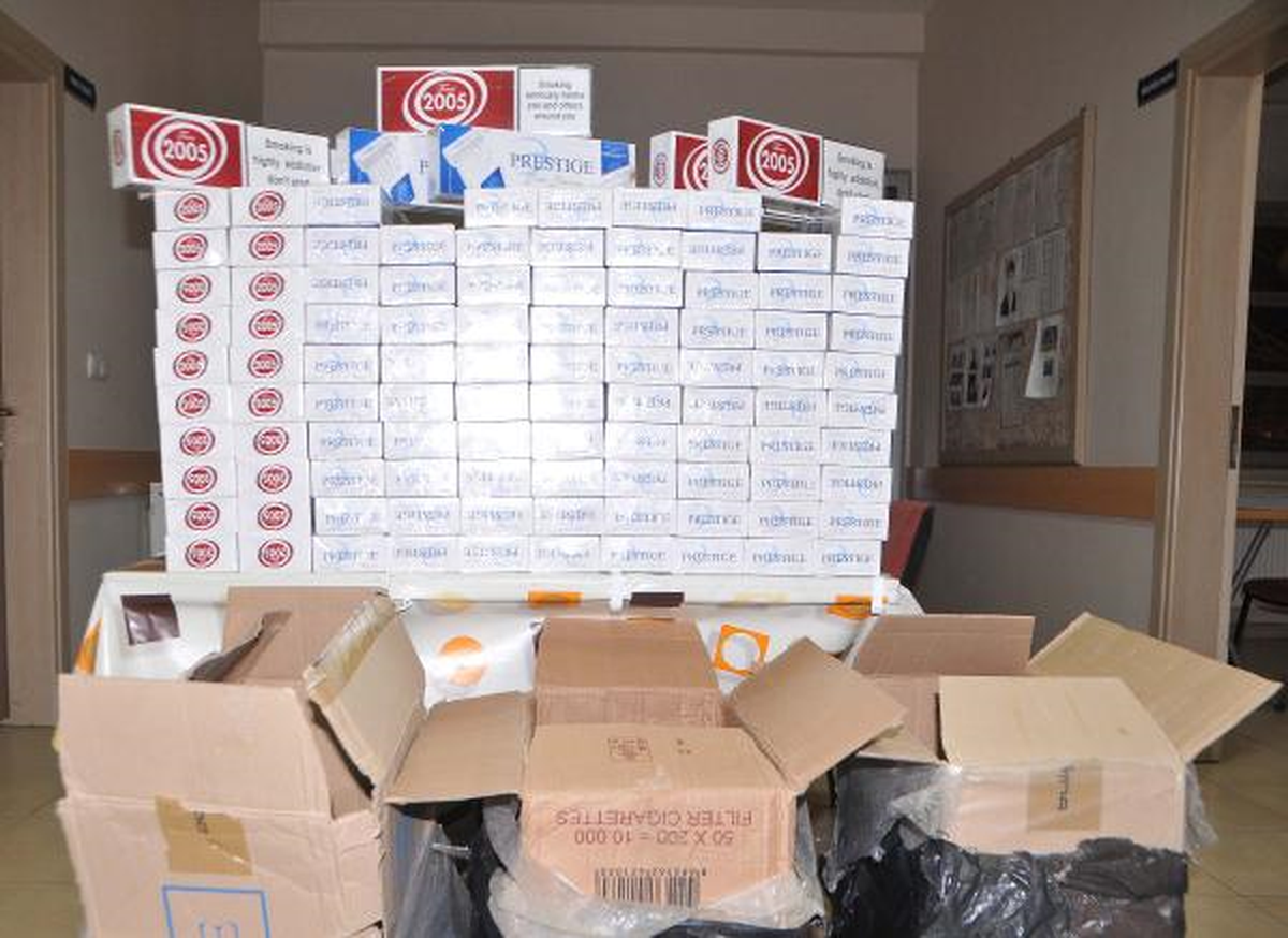 Otomobilde 1600 Paket Kaçak Sigara Ele Geçti