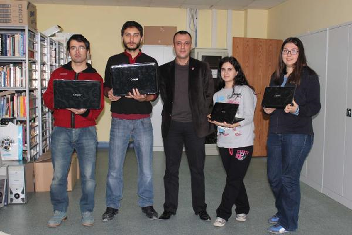 Sakarya Üniversitesi\'nde Öğrencilere Ödünç Bilgisayar Uygulaması