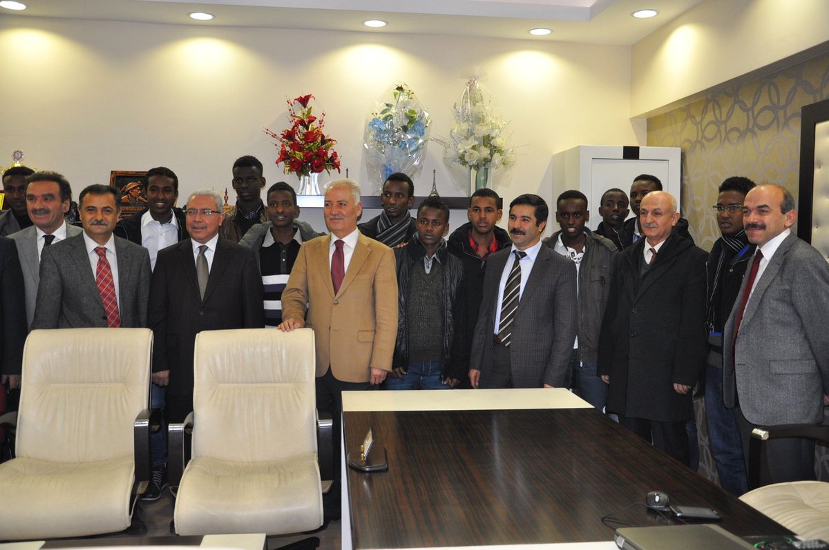 Somalili Öğrenciler, Milli Eğitim Müdürü Özbek\'i Ziyaret Etti