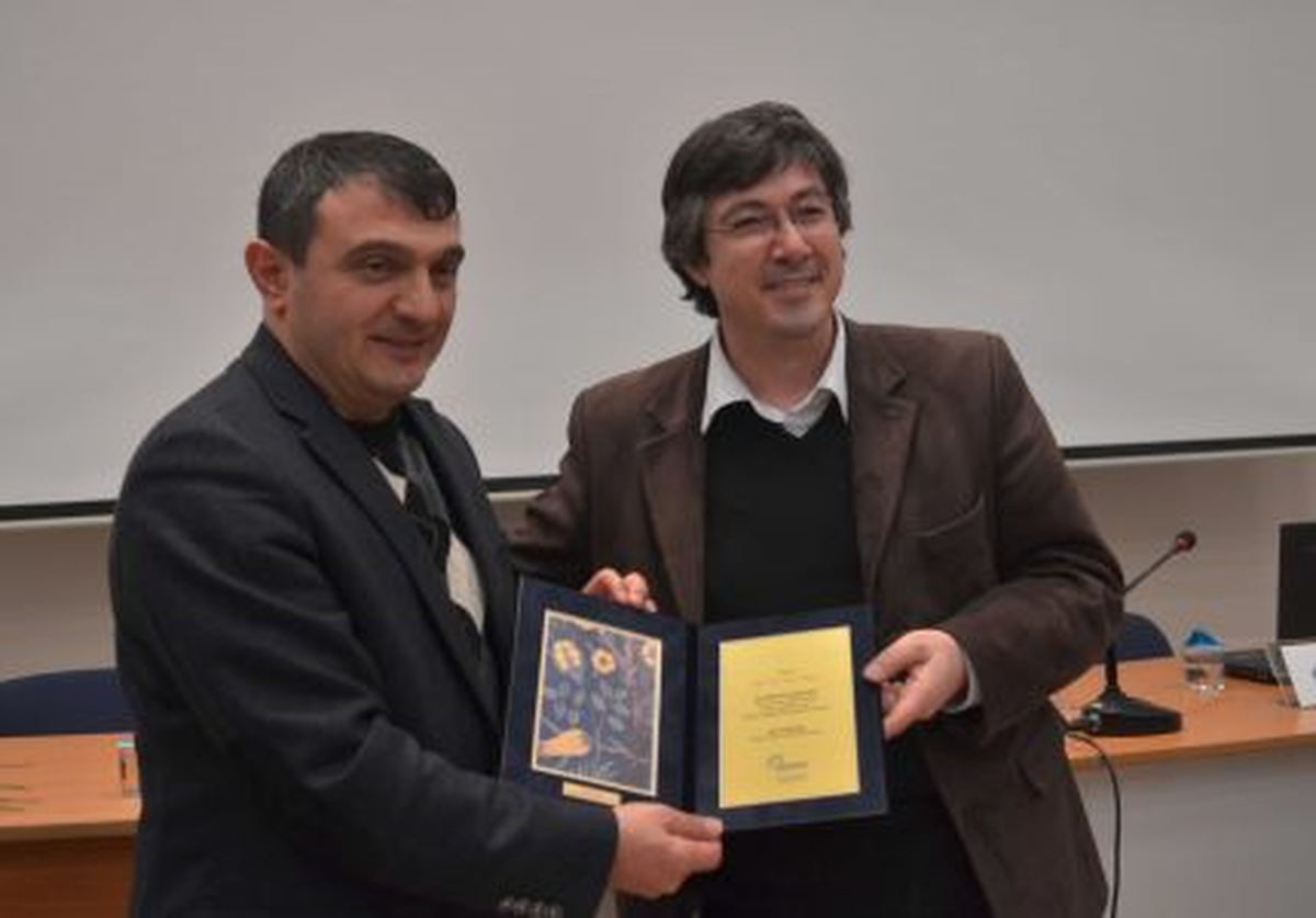 "Türkiye\'de Gazete İsimleri İdeolojik Ve Tarafgir"