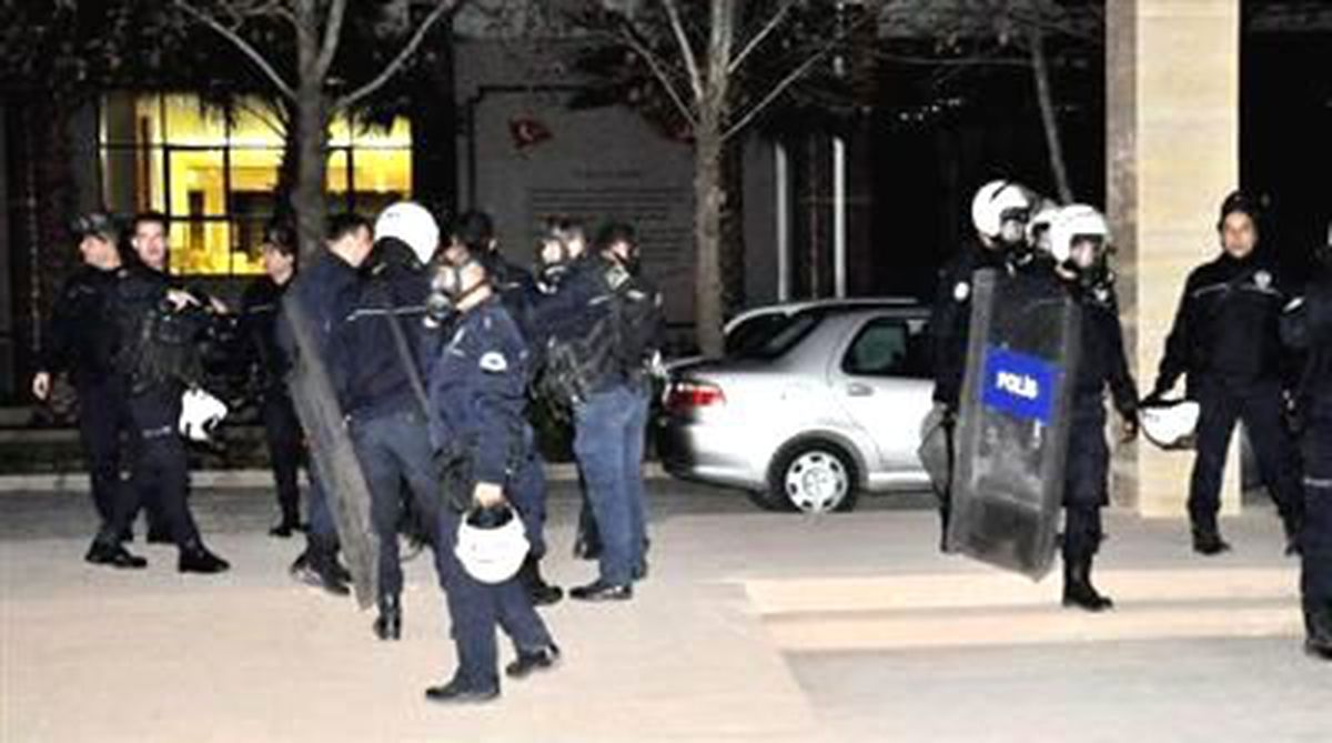 Üniversitede Ulaşım Protestosu Gerginliği; 3 Gözaltı