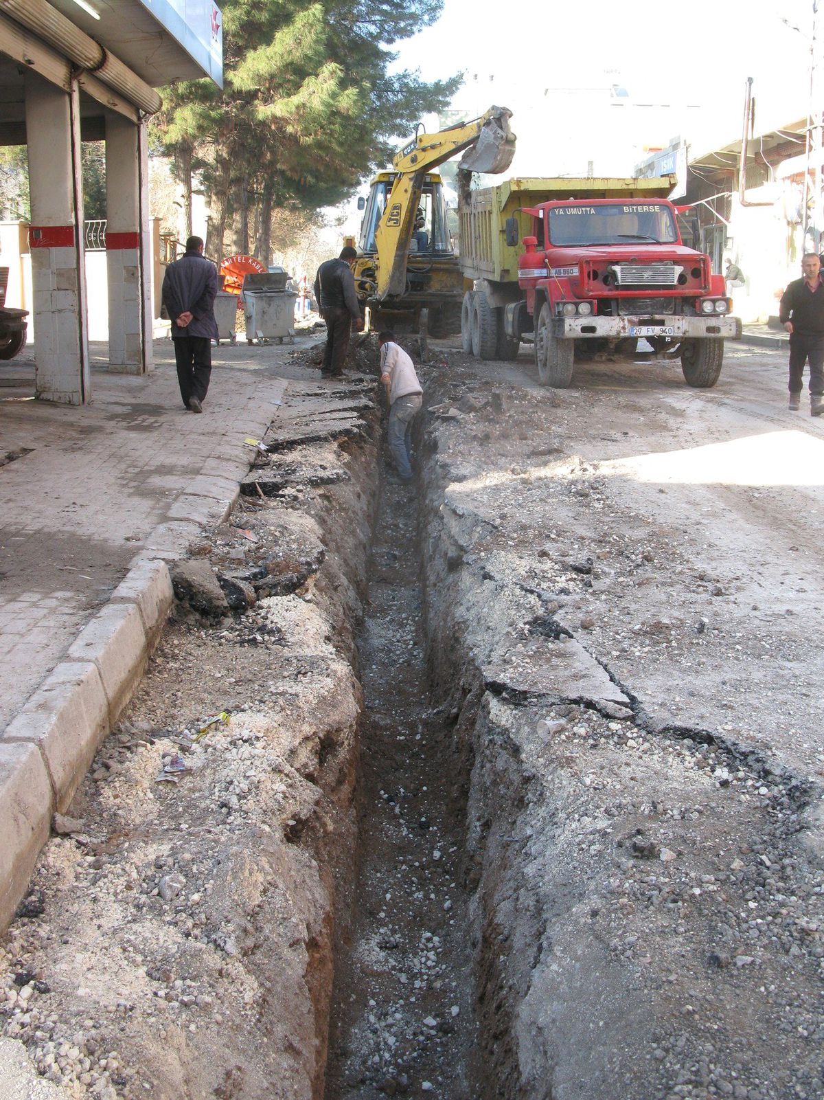 Araban İlçesinde Elektrik Hatları Yer Altına Alınıyor