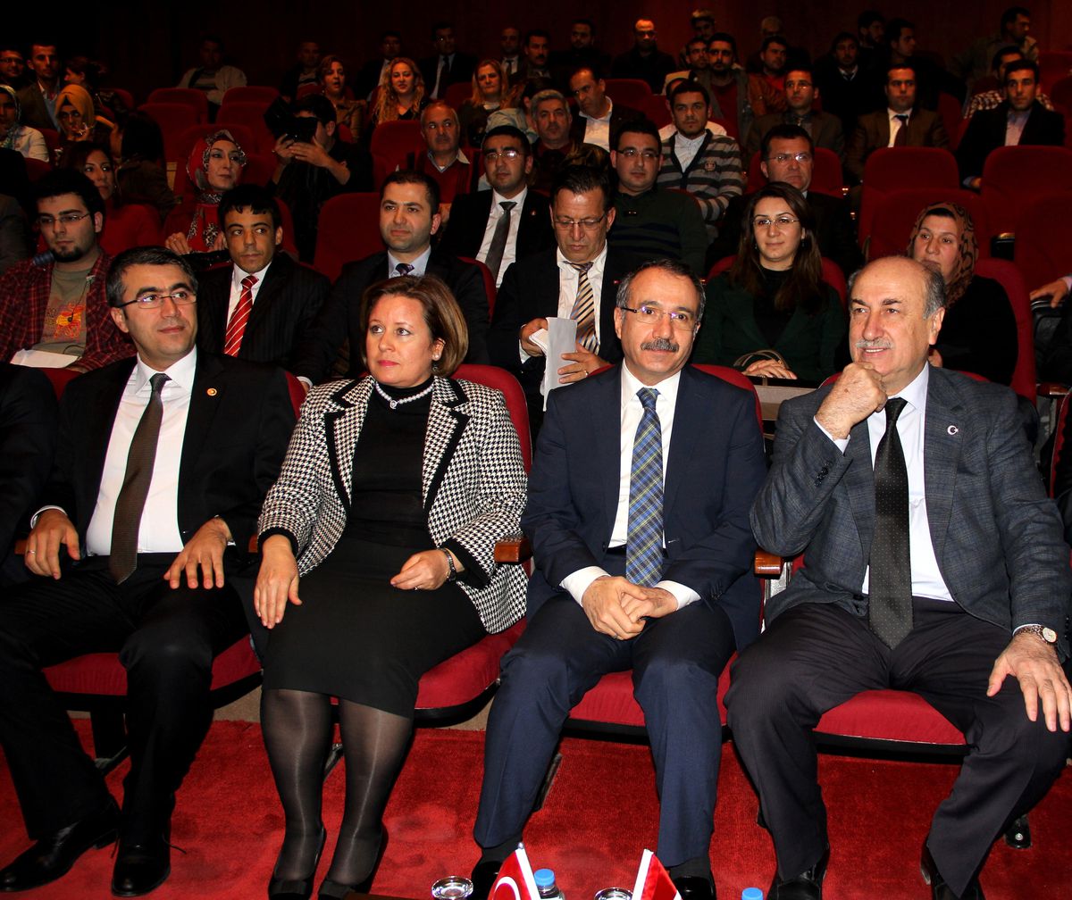 Bakan Dinçer, \'Siyaset Akademisi\'ne Katıldı
