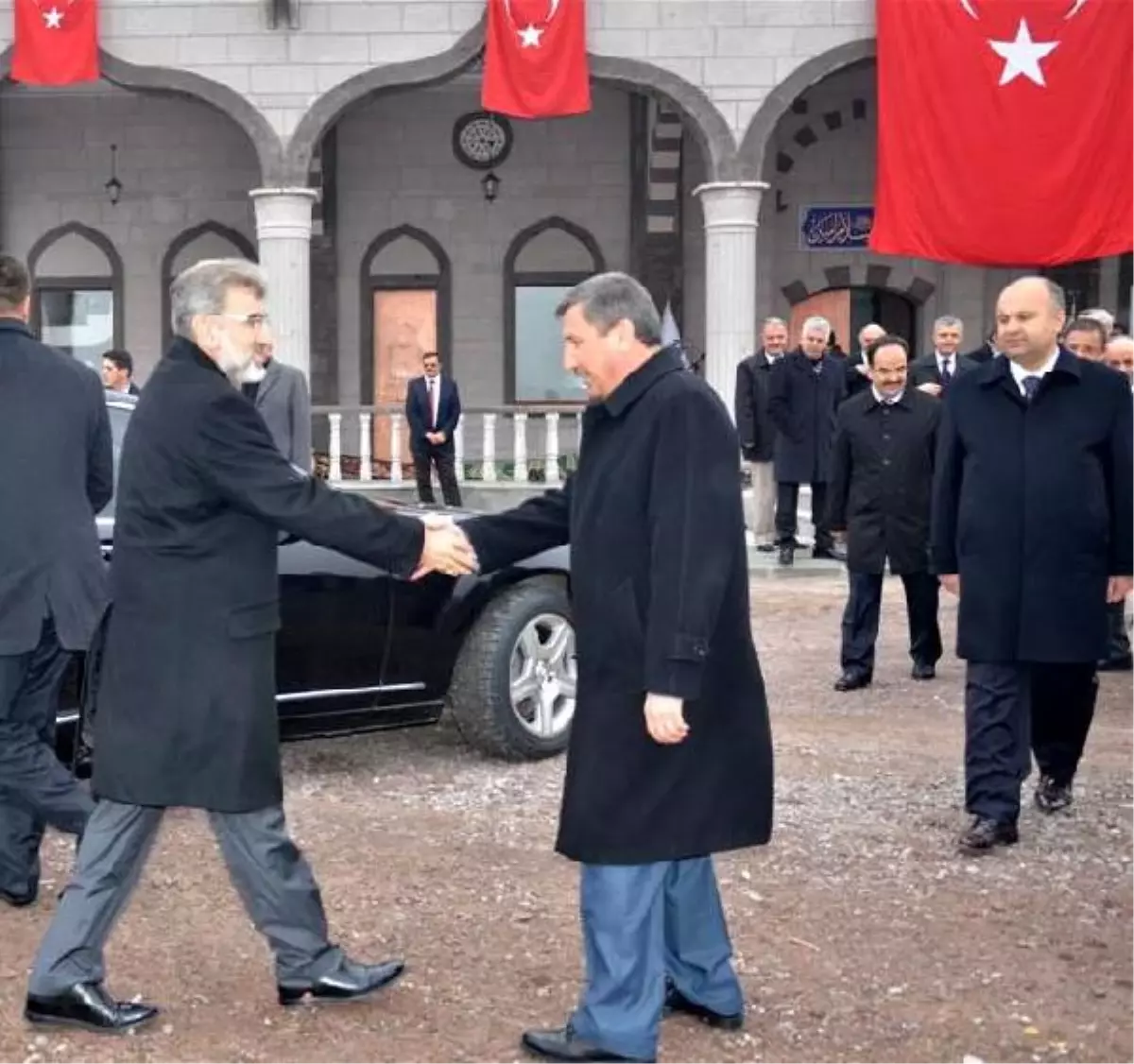 Bakan Yıldız Kayseri\'de Cami Açtı Ziyaretlerde Bulundu