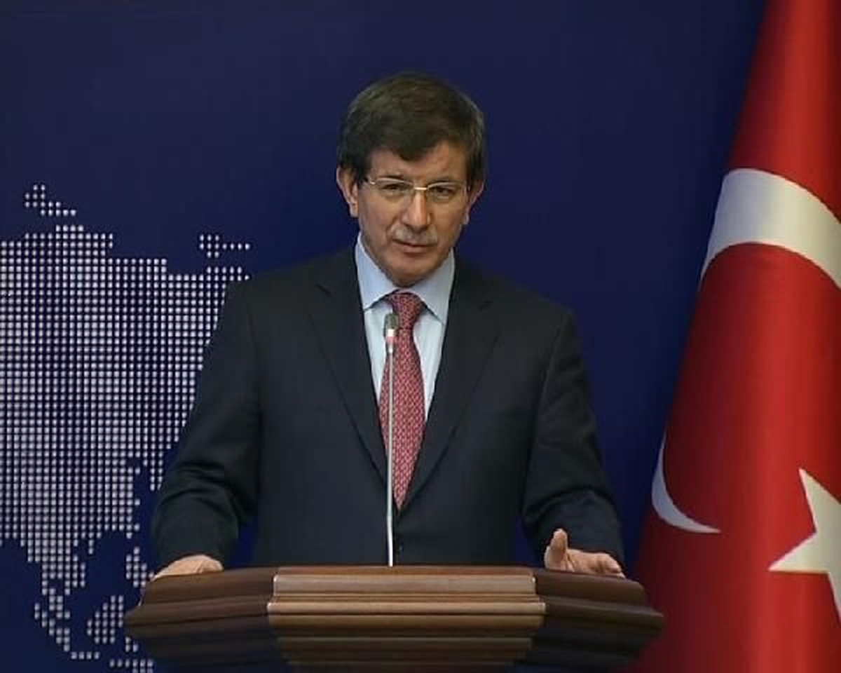 Davutoğlu: "Suriye\'de Hiç Bir Türk Subayı, Türk Askeri Bulunmamakta"