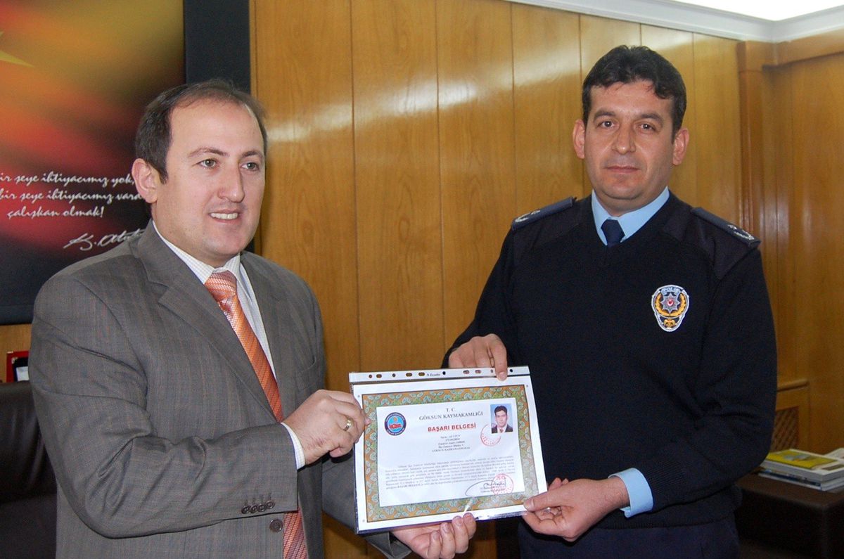 Emniyet Müdürü Ali Uzun'a Başarı Belgesi