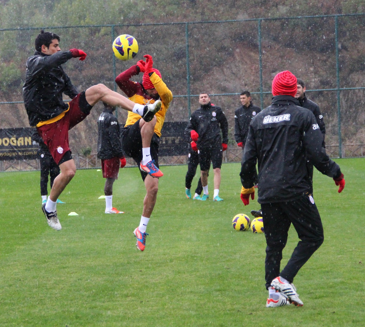 Galatasaray Alanya Kampında İlk İdmanına Çıktı