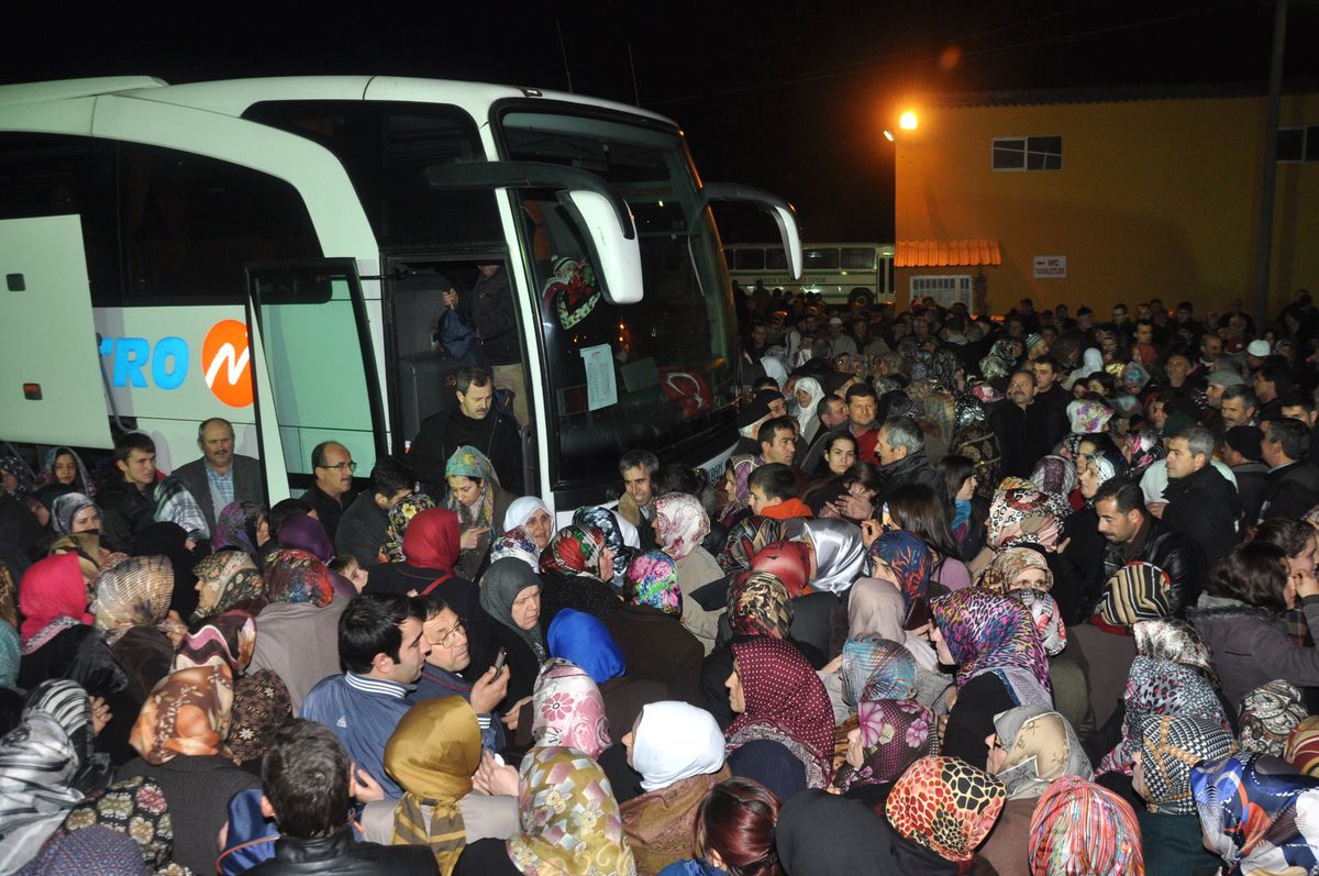 Gönen İlçesinden Yılın İlk Umre Yolculuğuna 50 Kişi Katıldı