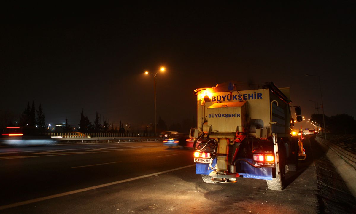 İstanbul\'da Kar Alarmı Akom\'u Harekete Geçirdi