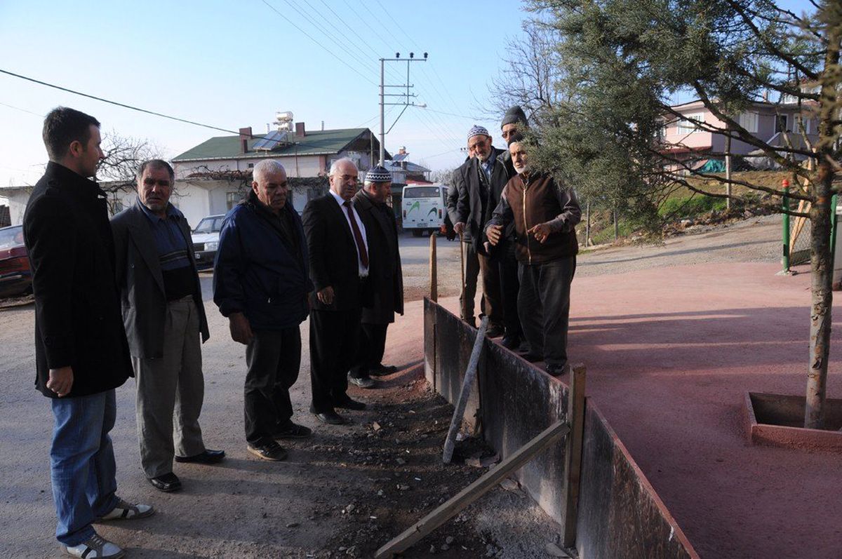 Kartepe Belediyesi Cami Çevrelerini Düzenliyor