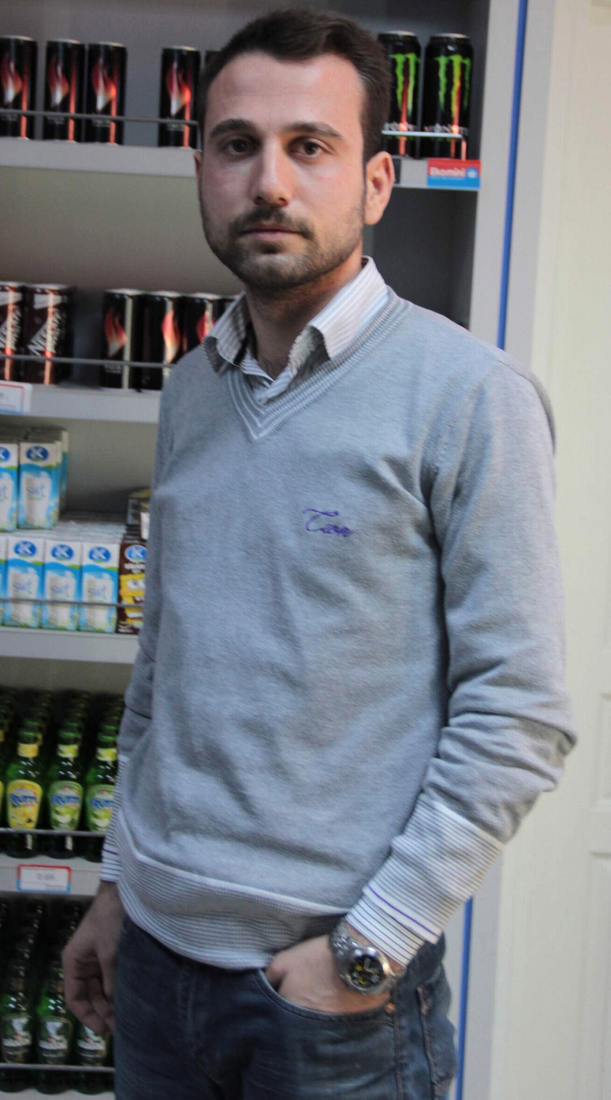 Marketi Boşaltmaya Girdiler, Alarm Çalınca Kaçtılar