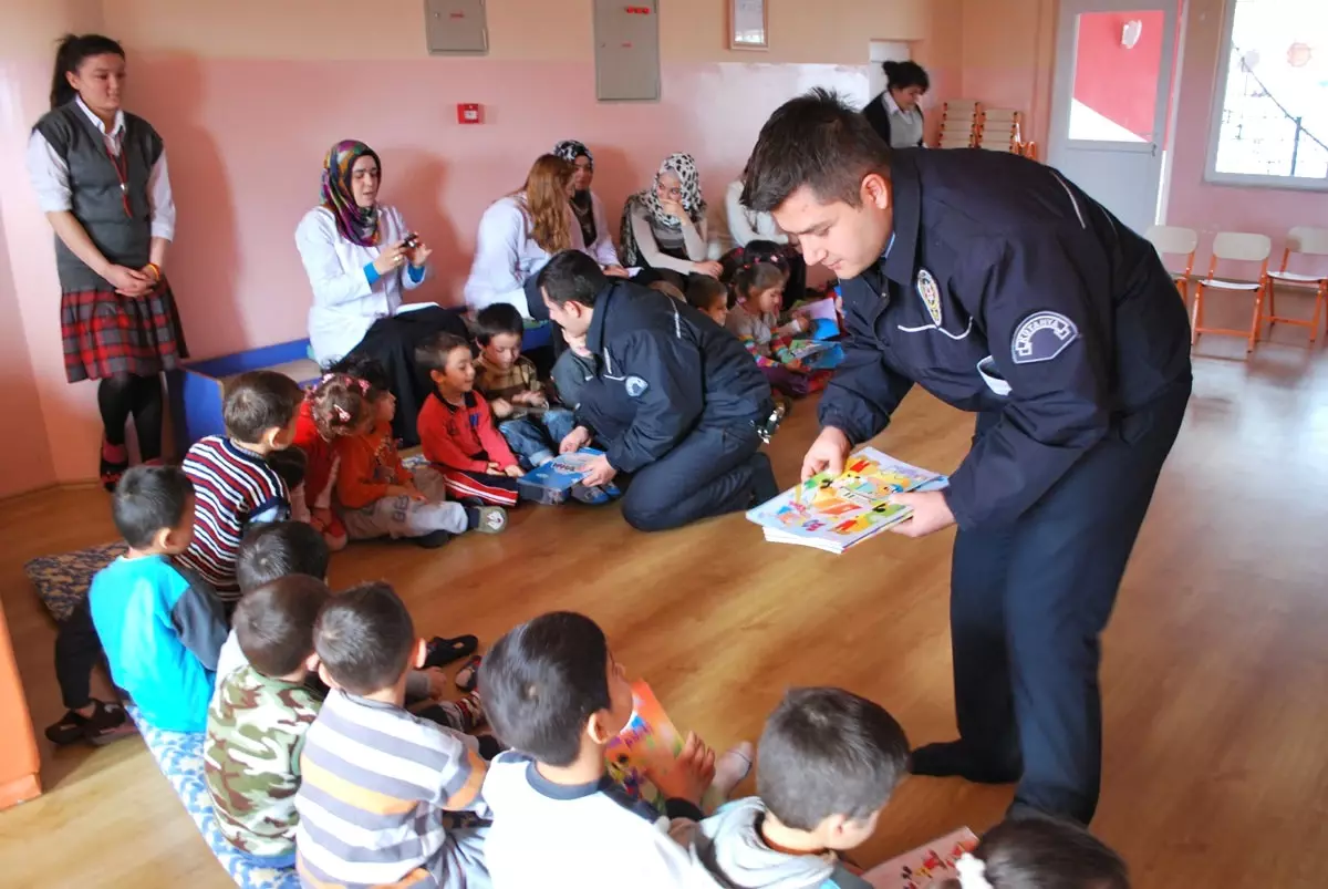 Minik Öğrencilere Polislik Mesleği Anlatıldı