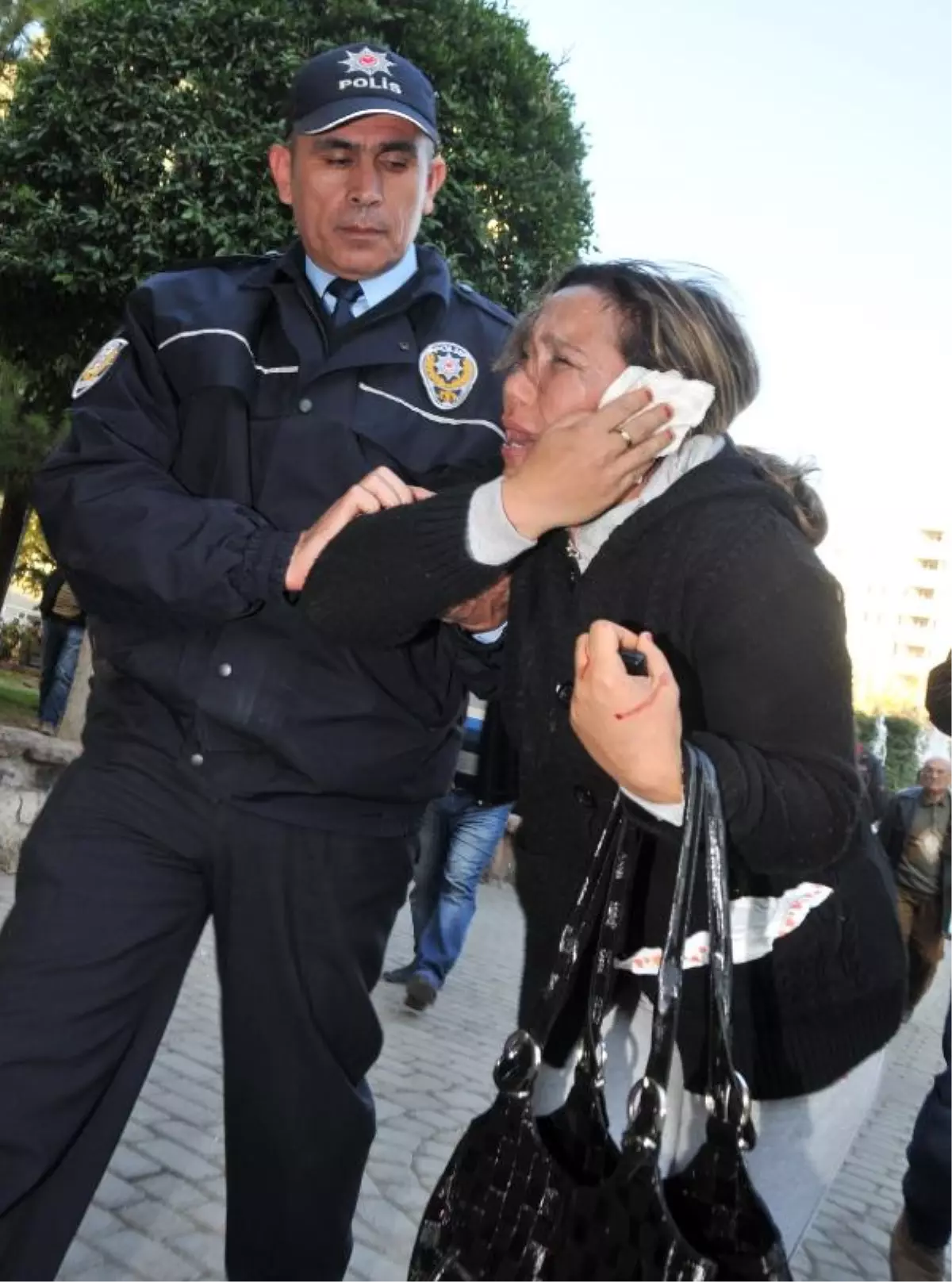 Parkta Kulak Kesen Kadın Dehşeti