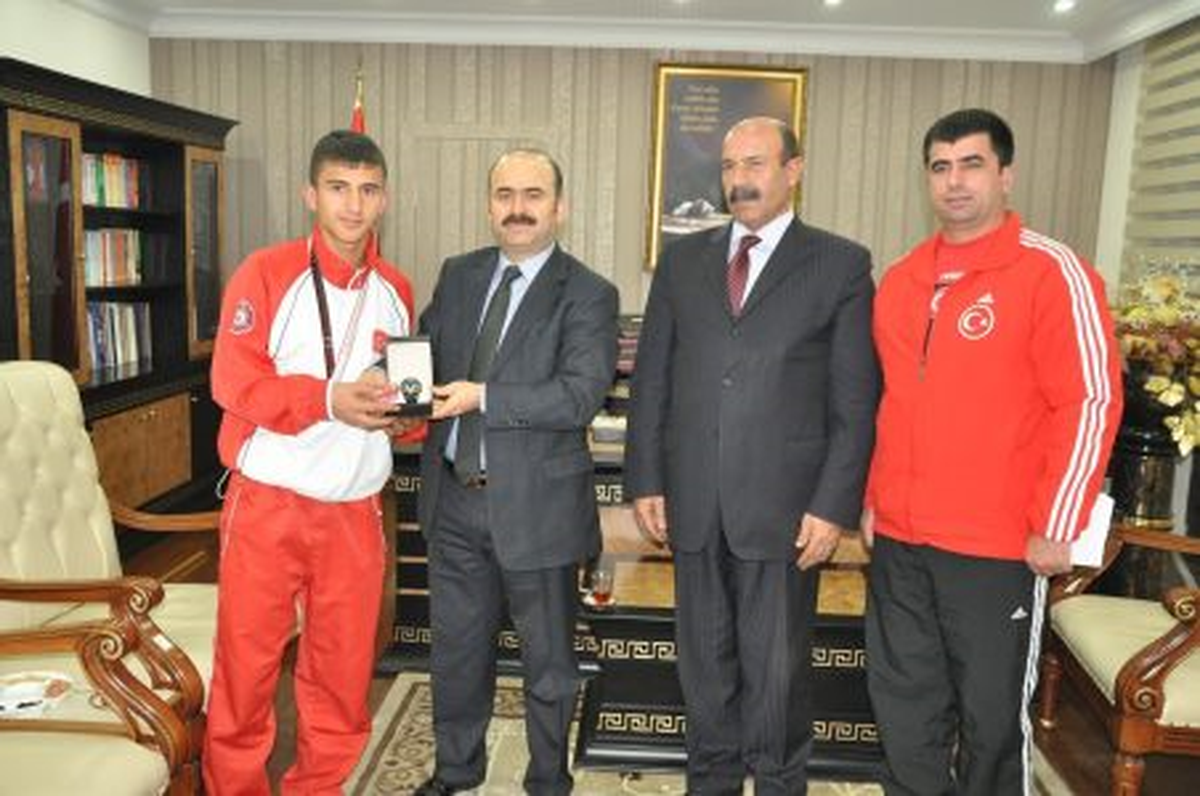 Vali Aydın Milli Sporculara da Destek Verecek