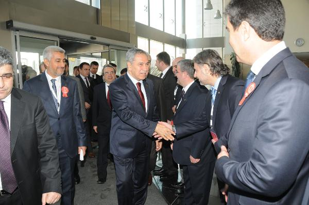 Arınç: Bugünlerde Yapılanlar Herşeyi Yapmak Zorunda Olduklarımızdan Bir Tanesi