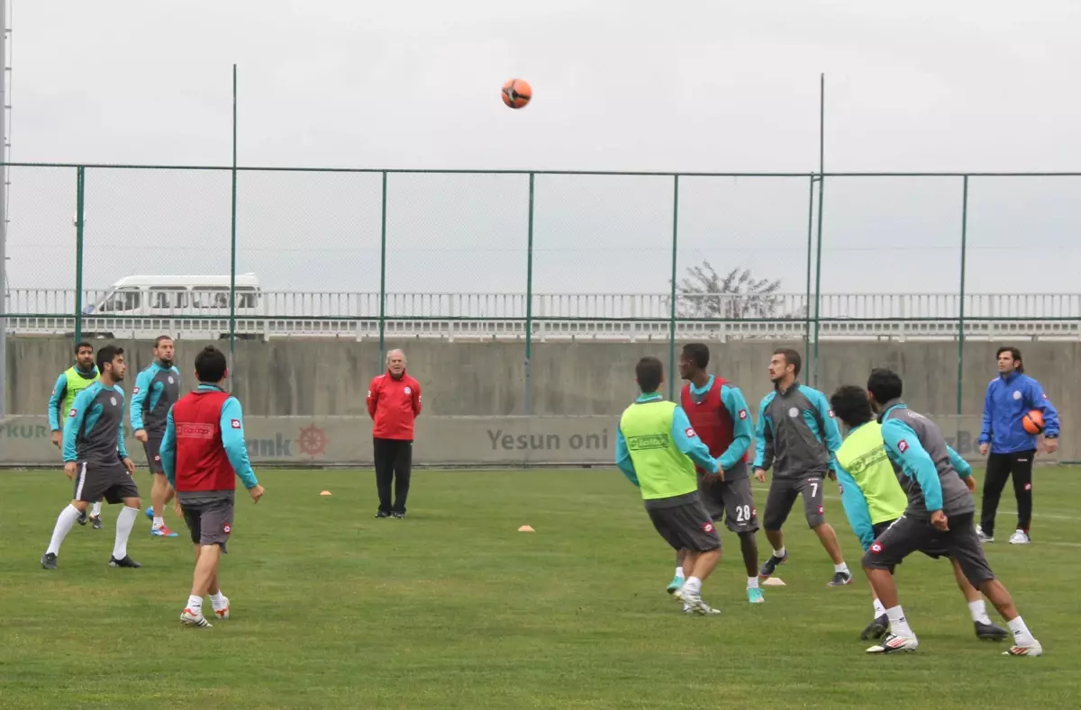 Çaykur Rizespor\'da Kamp Çalışmaları Sürüyor