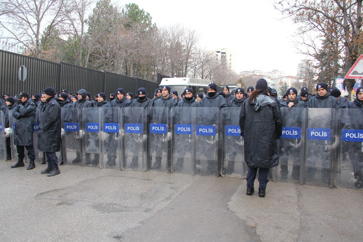 Çerkezler, Anavatanlarına Dönmek İçin Rusya Büyükelçiliği Önünde Eylem Yaptı