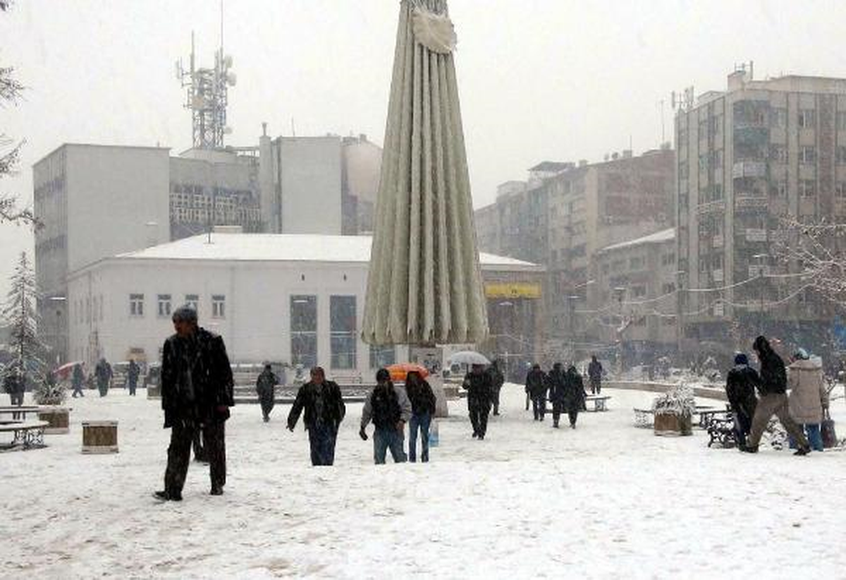 Elazığ\'da Kar Etkili Oldu