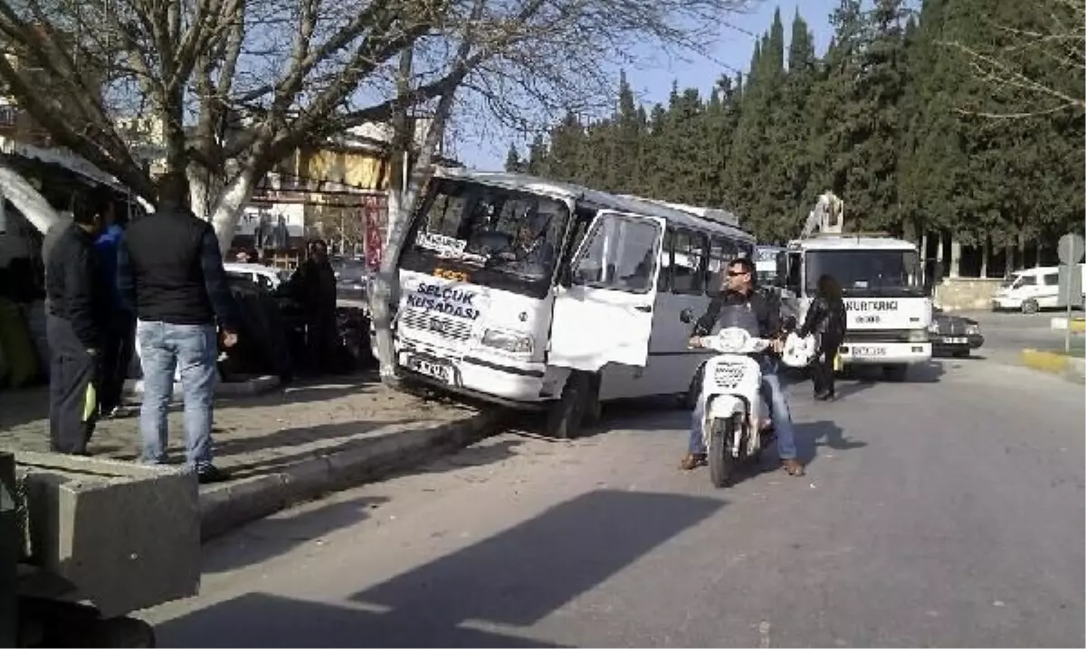 Freni Patlayan Minibüs Kaldırıma Çıktı: 1 Ölü