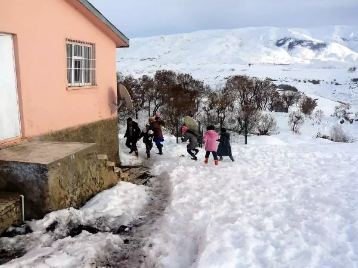 Görev Yaptığı Köy Okuluna Kalorifer Tesisatı Kurdurdu