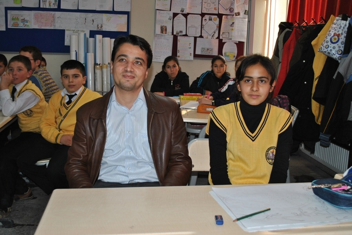 Kaymakam, 16 Yıl Önce Mezun Olduğu Okulu Ziyaret Etti