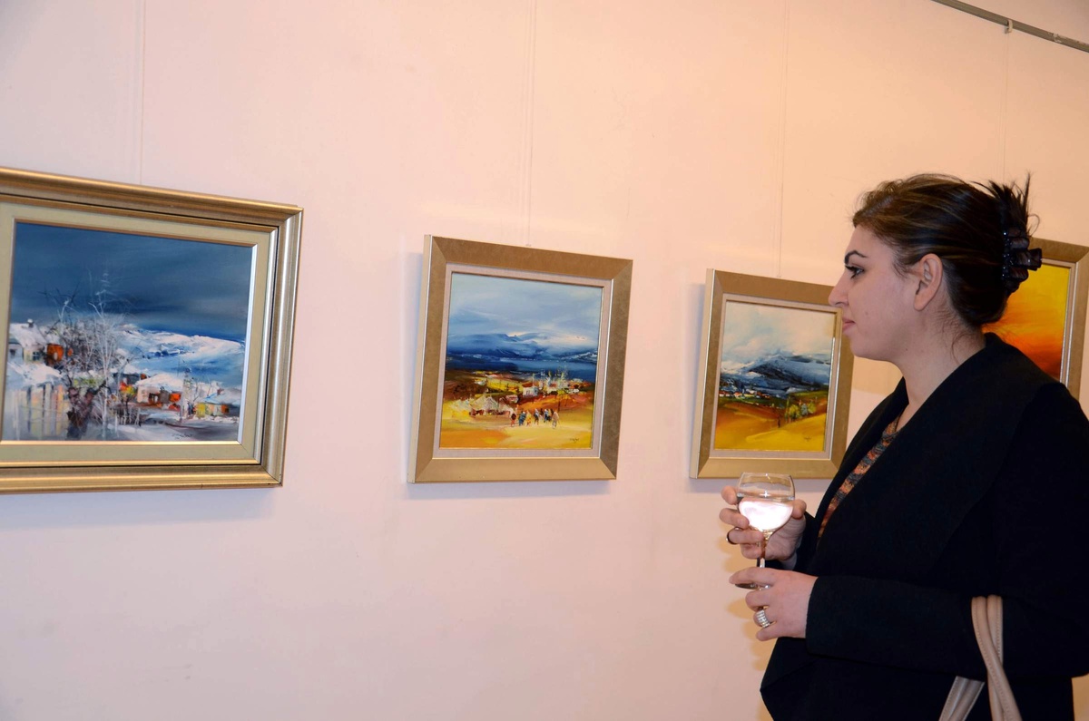 Ressam Serbest\'in Sergisi Büyük İlgi Görüyor