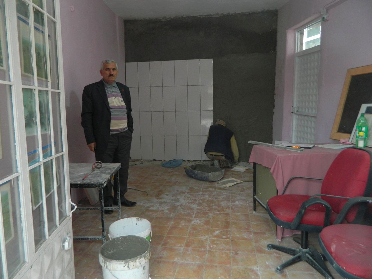 Sandal'da Belediye Dükkanları Yeniliyor
