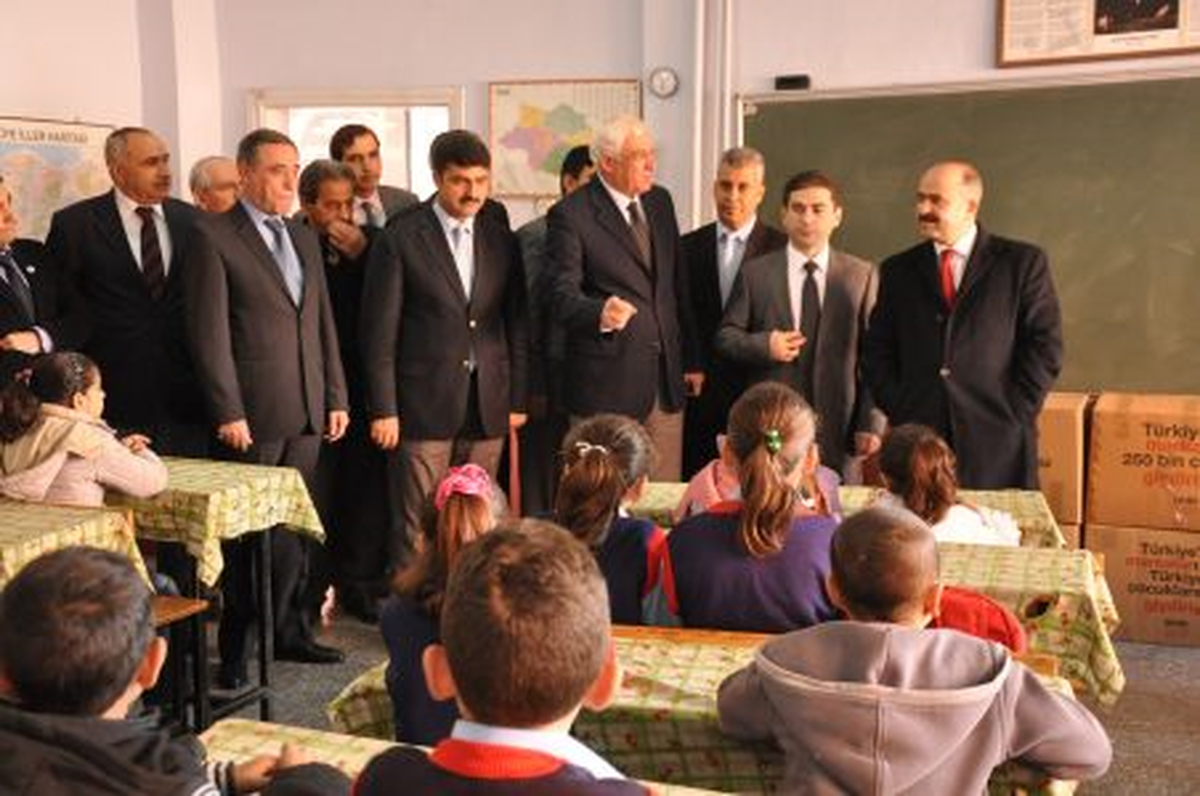 Türkiye\'nin Markaları 8 Bin Çocuğu Giydirdi