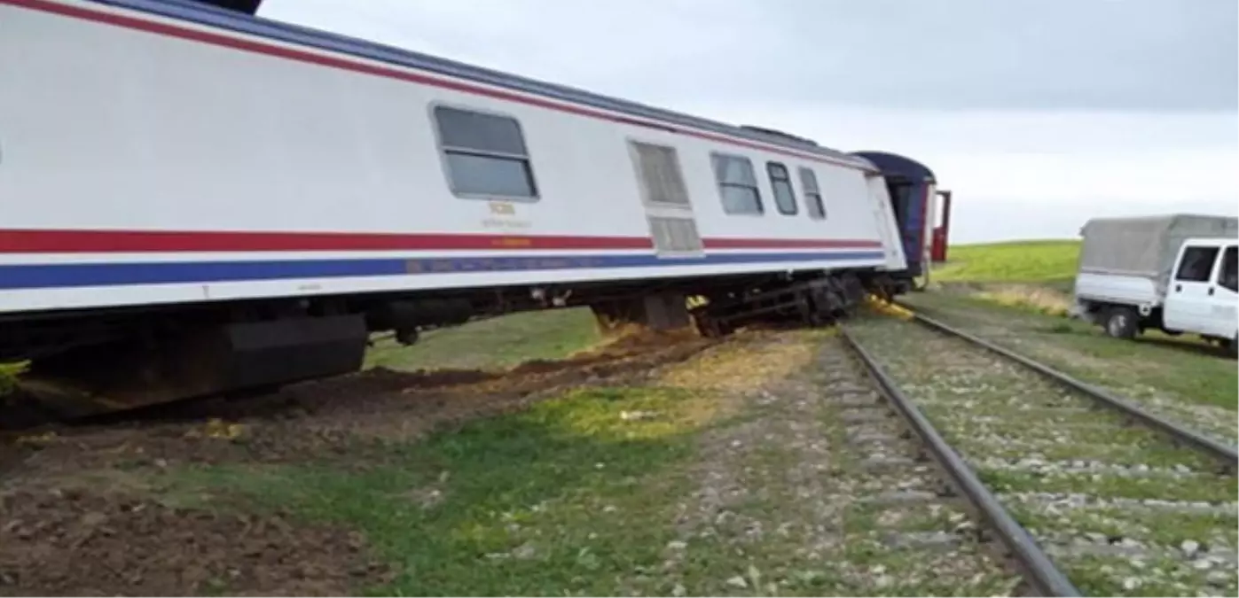 Elazığ\'da 2 Tren Çarpıştı; 9 Yaralı