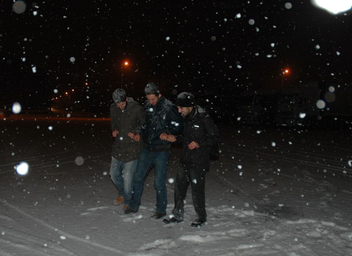 Erzurum\'da Gençlerin Kar Eğlencesi
