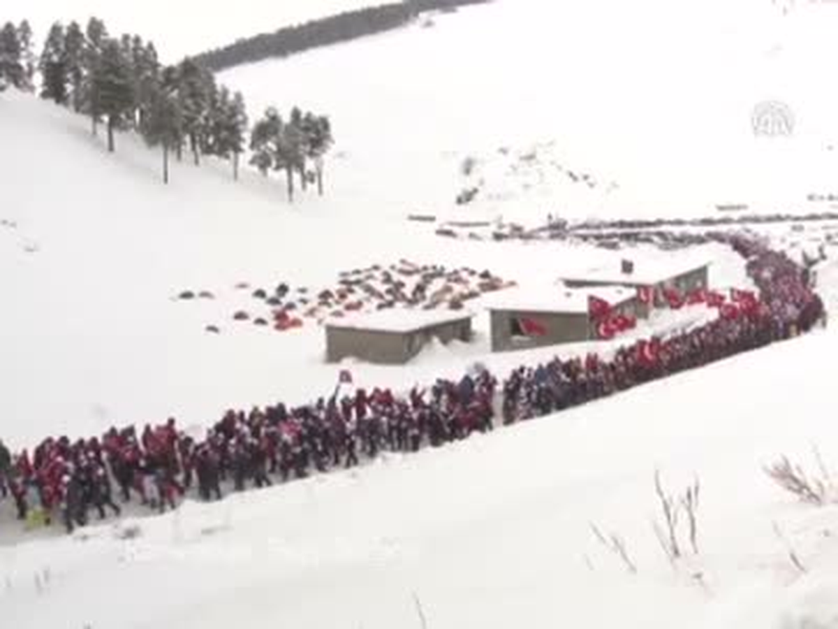 Gençlik Şühedanın İzinde