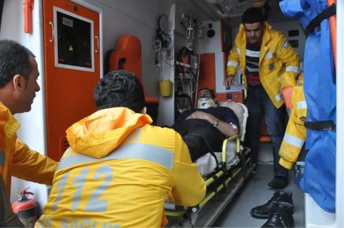 Hakkari\'de Ambulans Kaza Yaptı: 5 Yaralı
