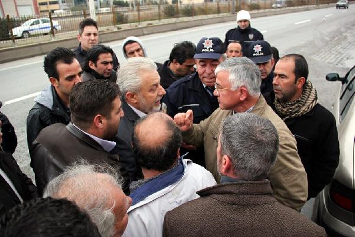 Mahalle Sakinlerinden \'Demir Korkuluk\' Eylemi