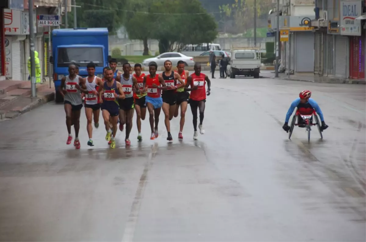 Maratoncuları Yağmur da Durduramadı