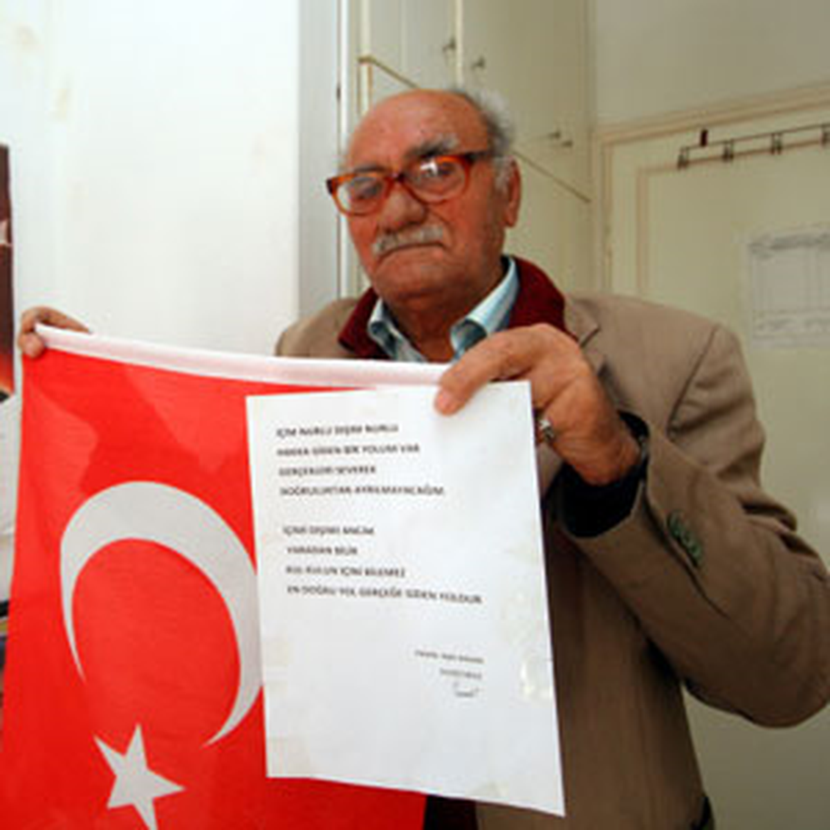 Okuma Yazmayı 20 Yaşında Öğrendi, İkinci Şiir Kitabını Çıkarmaya Hazırlanıyor