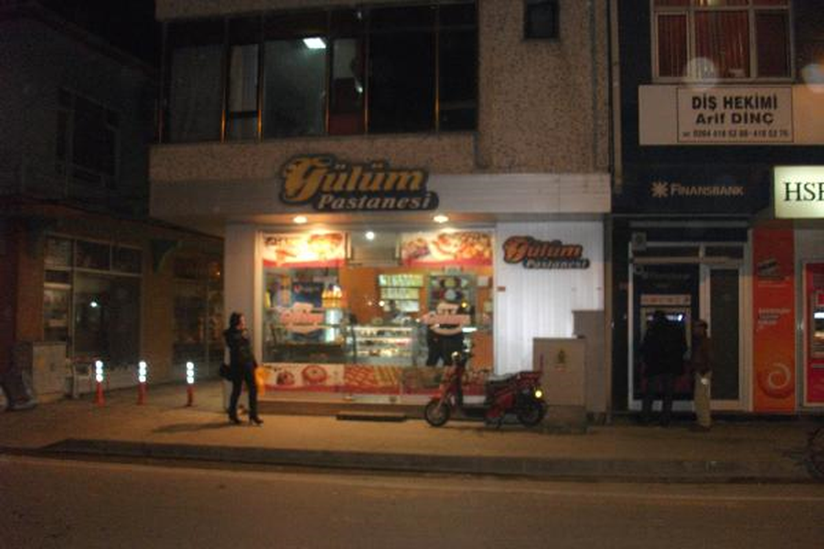 Pasta Almaya Geldi, Tezgahın Üzerindeki 100 TL\'yi Alıp Gitti