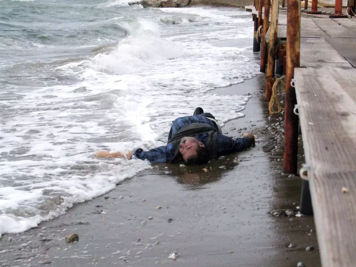 Yalova\'da Sahilde Ceset Bulundu