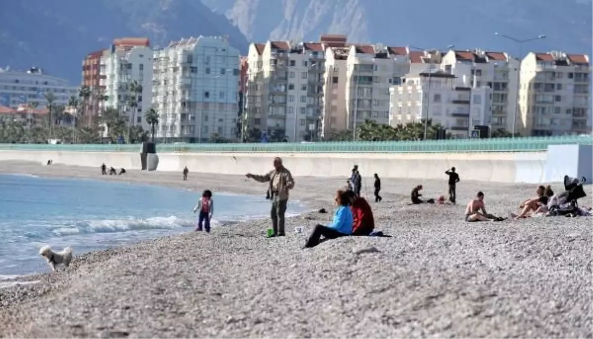 Antalya\'da Güneşli Hava