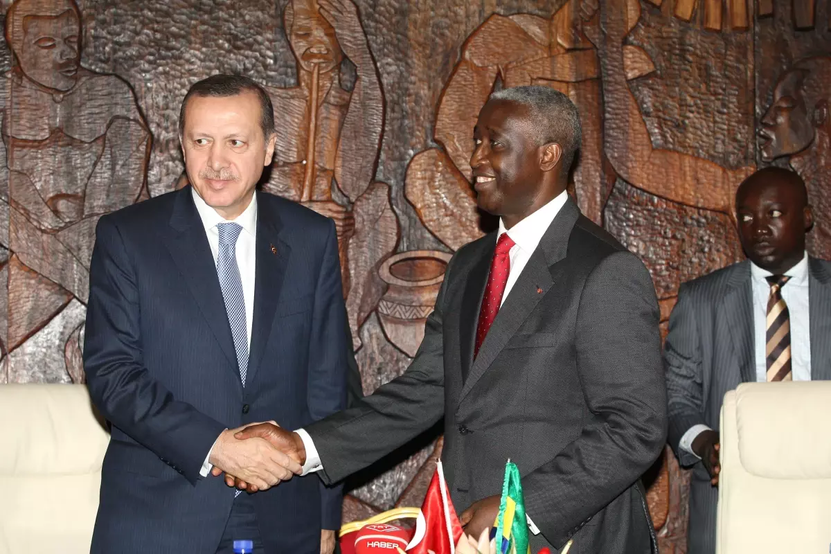 Başbakan Erdoğan, Gabon Cumhurbaşkanı Tarafından Resmi Törenle Karşılandı