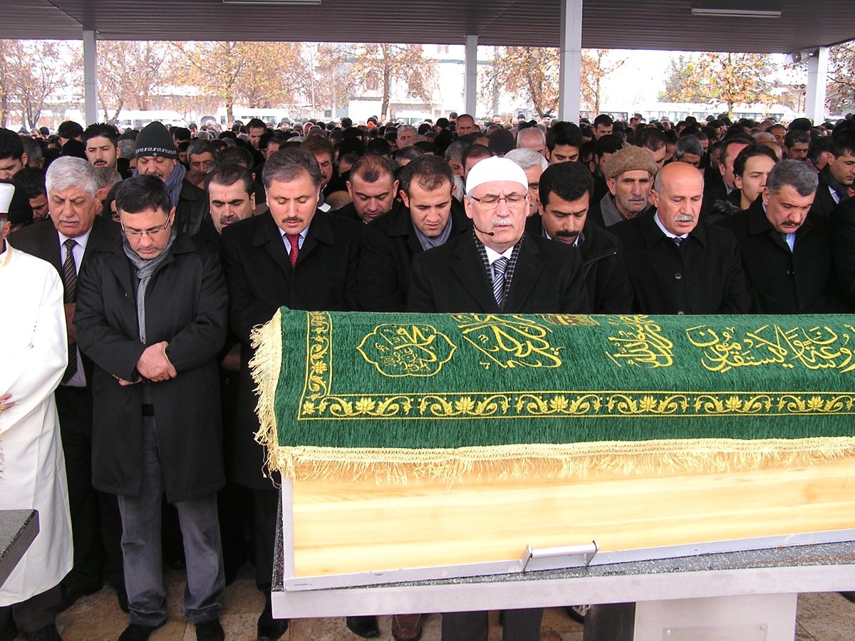 Belediye Başkan Yardımcısı Mumcu\'nun Amcası Defnedildi
