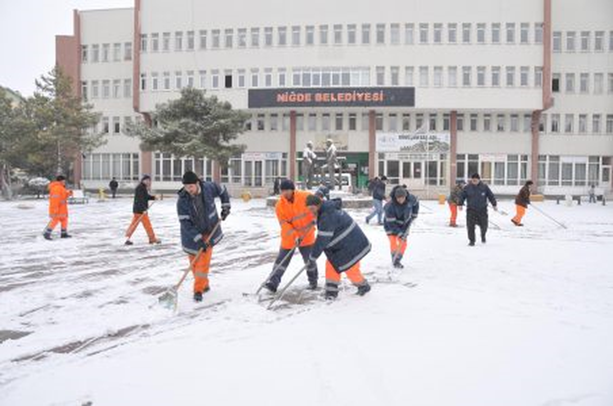 Belediye Ekipleri Kar Yağışlarına Hazır