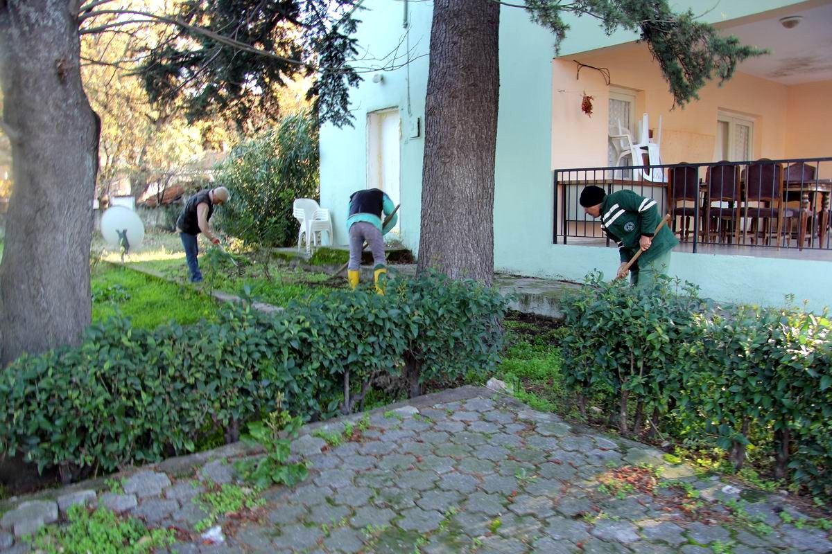 Burhaniye Belediyesi Durmuyor