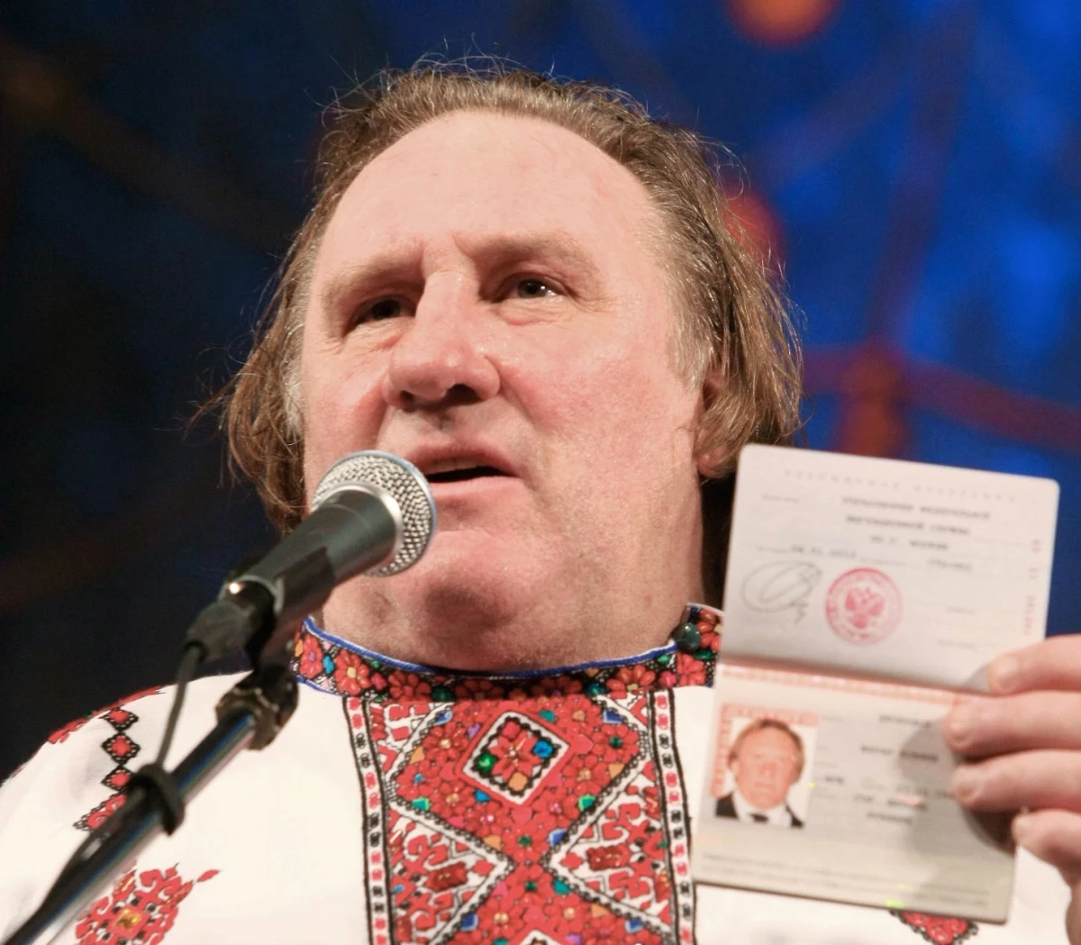 Depardieu\'nün Rus Pasaportu Alması