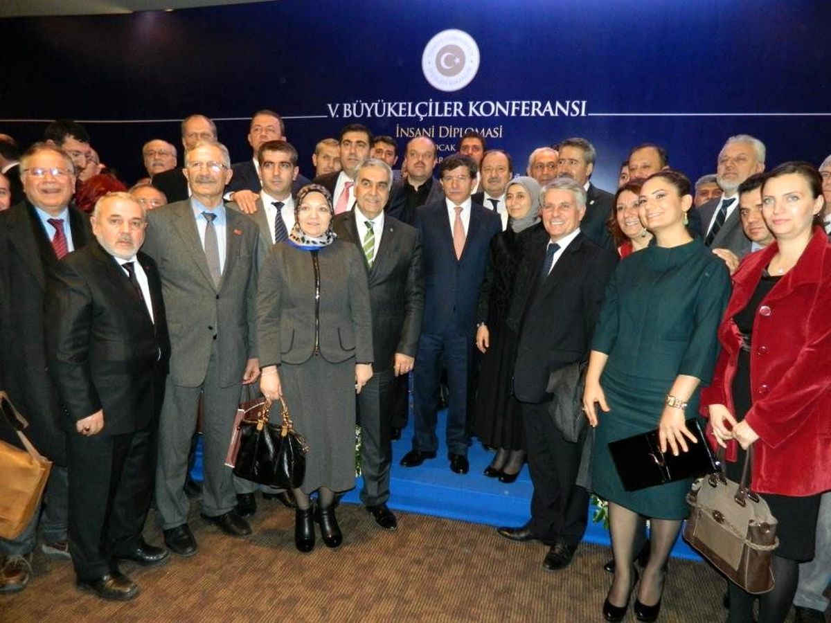 Dışişleri Bakanı Davutoğlu, İzmir\'de Balkan Toplantısı\'na Katıldı