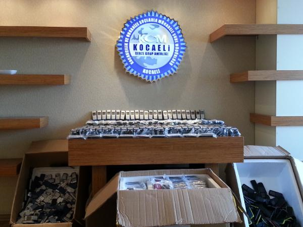 Gebze\'de 33 Bin 114 Kaçak Cep Telefonu Ele Geçirildi