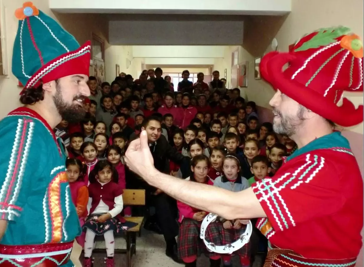 Geleneksel Türk Tiyatrosu Aydınlılarla Buluşuyor