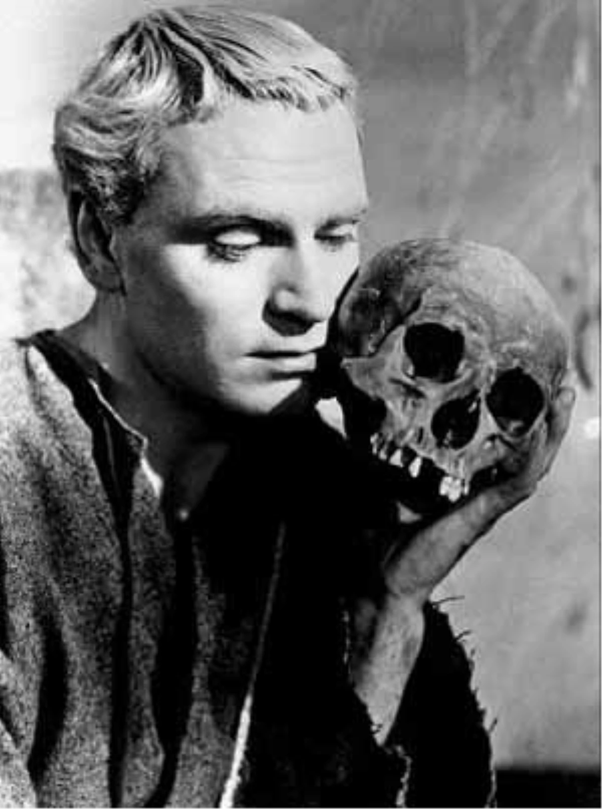 "Hamlet"; Çağdaş Bir Yorumla Yeniden Sahnede