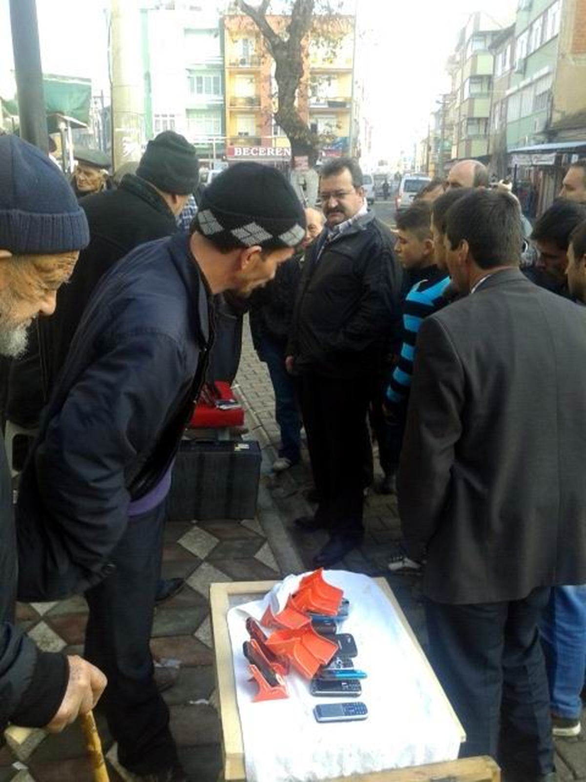 Havran\'da Kaçak Telefon Operasyonu